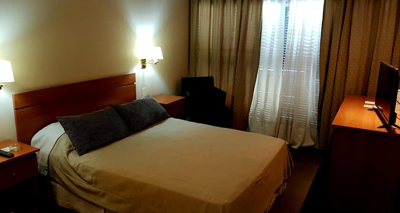 Plaza Hotel 라리오하 외부 사진